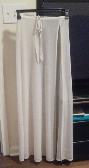 💙🌺Elegant White Mesh Sheer Skirt With Slit - Picture 12 of 12